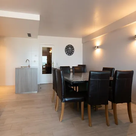 Apartment Beautiful 3-bedroom With Sea View